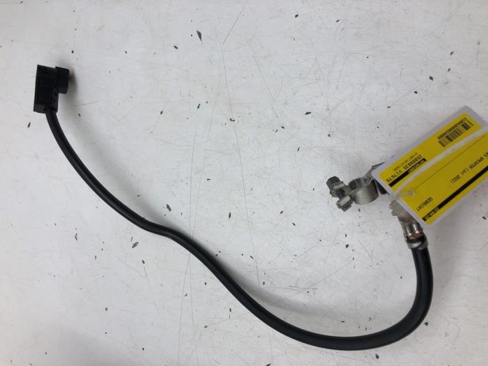 Używane Biegun akumulator Mercedes Sprinter 3,5t (910.0/910.1/907.1/907.2) 316 CDI 2.1 D RWD Cena € 82,95 Procedura marży oferowane przez Wessel Parts & Service B.V.