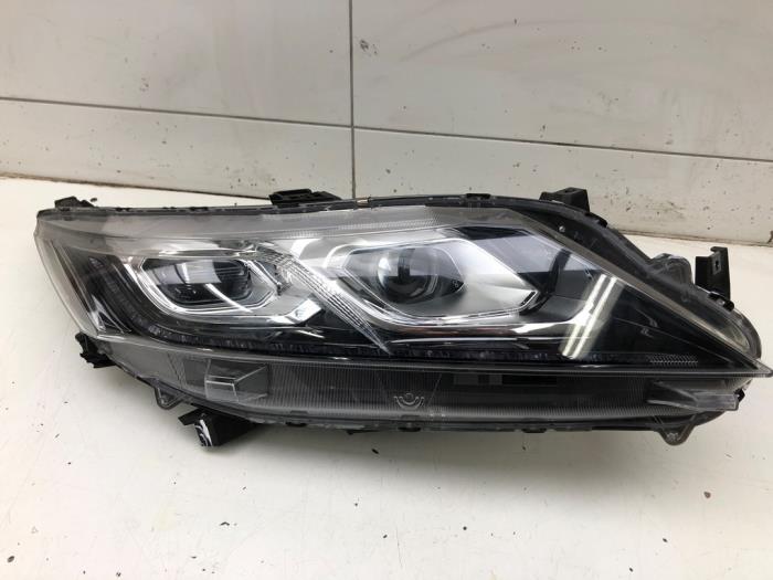 Używane Reflektor prawy Mitsubishi Eclipse Cross Cena € 418,95 Procedura marży oferowane przez Wessel Parts & Service B.V.