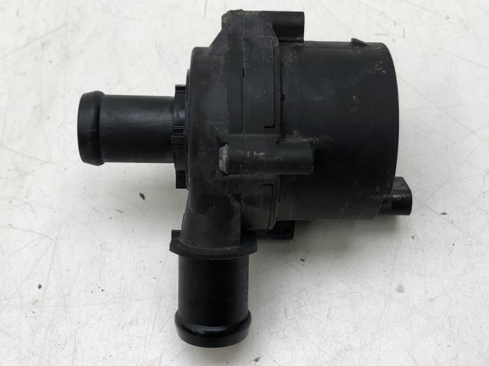 Usagé Pompe à eau Volkswagen Golf VII (AUA) 1.2 TSI 16V Prix € 36,75 Règlement à la marge proposé par Wessel Parts & Service B.V.