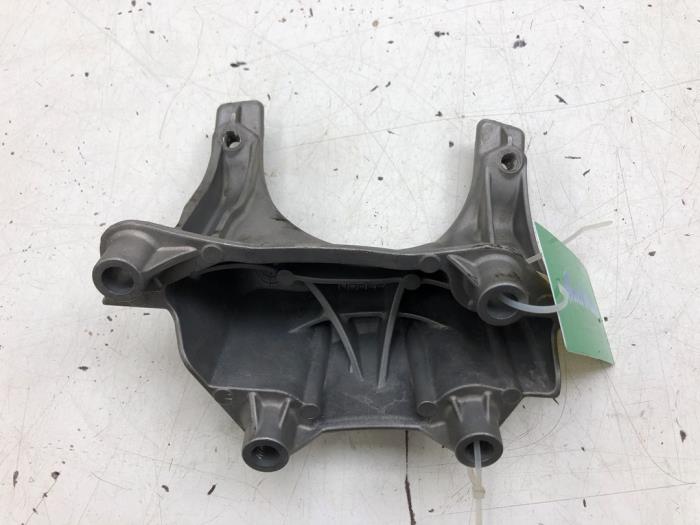 Usagé Support moteur Porsche Panamera (971G) 2.9 V6 24V 4 E-Hybrid Prix € 51,45 Règlement à la marge proposé par Wessel Parts & Service B.V.