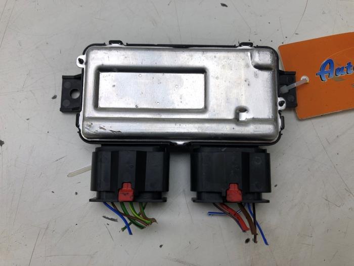 Usados Módulo bomba de combustible Mercedes V (447.8) 2.0 300d 16V Precio € 30,45 Norma de margen ofrecido por Wessel Parts & Service B.V.