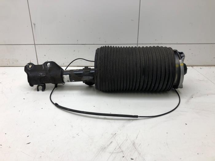 Begagnade Luftfjäder Mercedes V (447.8) 2.0 300d 16V Pris € 471,45 Marginaltabell erbjuds av Wessel Parts & Service B.V.