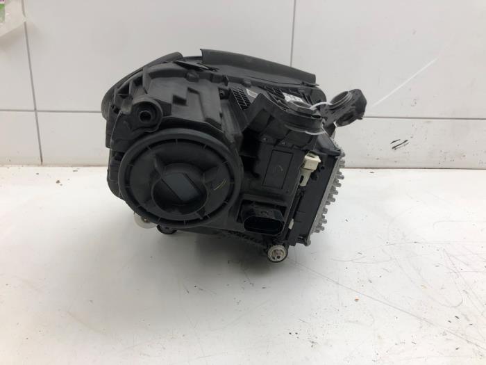 Używane Reflektor lewy Mercedes GLE (V167) 350de 2.0 Turbo 16V 4-Matic Cena € 1.048,95 Procedura marży oferowane przez Wessel Parts & Service B.V.