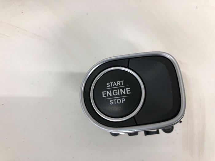 Używane Przelacznik Start/Stop Mercedes GLE (V167) 350de 2.0 Turbo 16V 4-Matic Cena € 51,45 Procedura marży oferowane przez Wessel Parts & Service B.V.