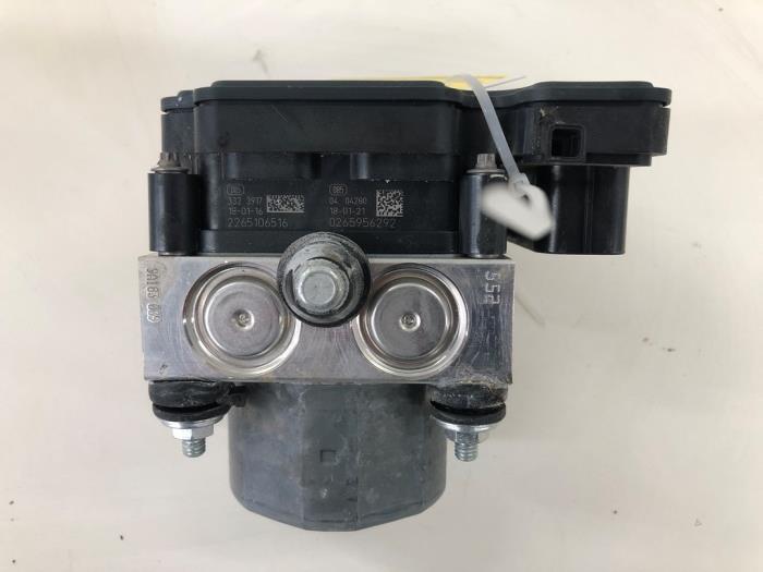 Używane Pompa ABS Opel Corsa E 1.2 16V Cena € 51,45 Procedura marży oferowane przez Wessel Parts & Service B.V.