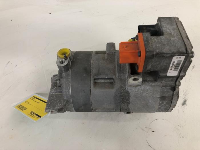 Usagé Pompe clim Volkswagen Up! (121) e-Up! Prix € 261,45 Règlement à la marge proposé par Wessel Parts & Service B.V.