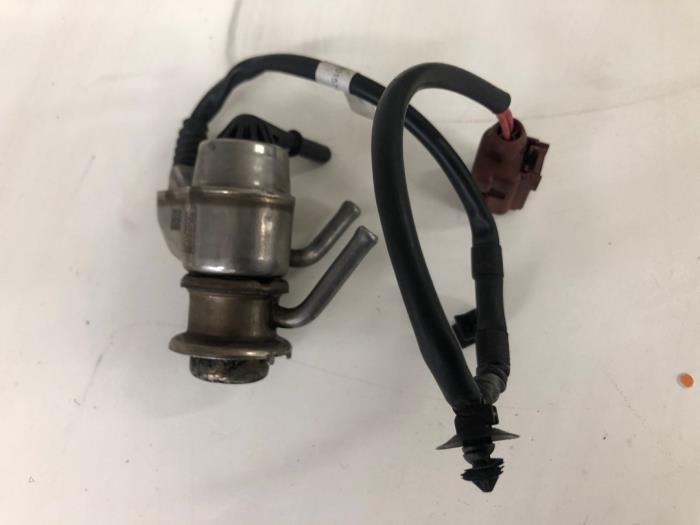 Usados Inyector Adblue Volkswagen Polo VI (AW1) 1.6 TDI 16V 80 Precio € 61,95 Norma de margen ofrecido por Wessel Parts & Service B.V.