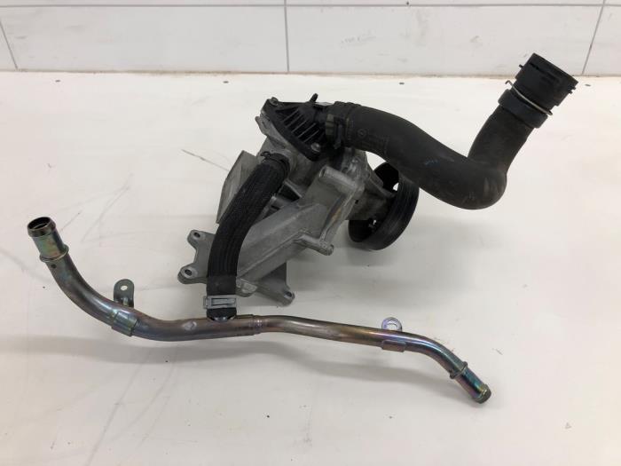 Vattenpump från en Opel Astra K 1.2 Turbo 12V 2020