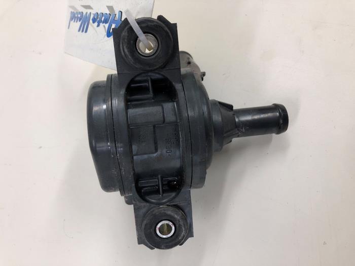 Gebrauchte Wasserpumpe Toyota Yaris Cross (PB1/PJ1) 1.5 12V Hybrid 115 Preis € 156,45 Margenregelung angeboten von Wessel Parts & Service B.V.