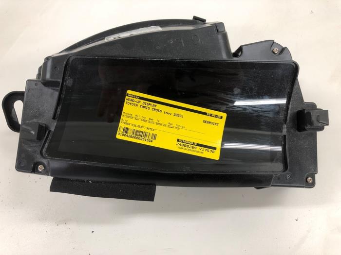 Gebrauchte Frontscheibenanzeige Toyota Yaris Cross (PB1/PJ1) 1.5 12V Hybrid 115 Preis € 313,95 Margenregelung angeboten von Wessel Parts & Service B.V.