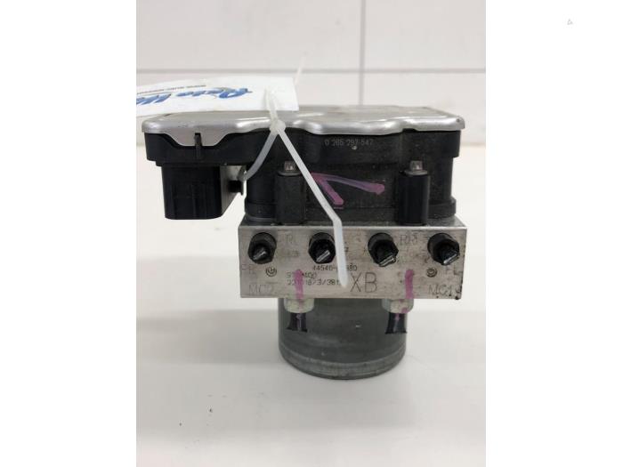 Usagé Bloc ABS Toyota Yaris Cross (PB1/PJ1) 1.5 12V Hybrid 115 Prix € 208,95 Règlement à la marge proposé par Wessel Parts & Service B.V.