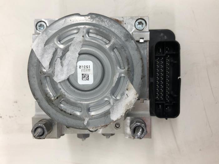 Usagé Bloc ABS Dacia Sandero III 1.0 TCe 90 12V Prix € 208,95 Règlement à la marge proposé par Wessel Parts & Service B.V.