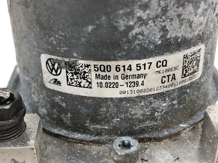 Używane Pompa ABS Audi Q2 (GAB/GAG) 1.4 TFSI 16V Cena € 156,45 Procedura marży oferowane przez Wessel Parts & Service B.V.