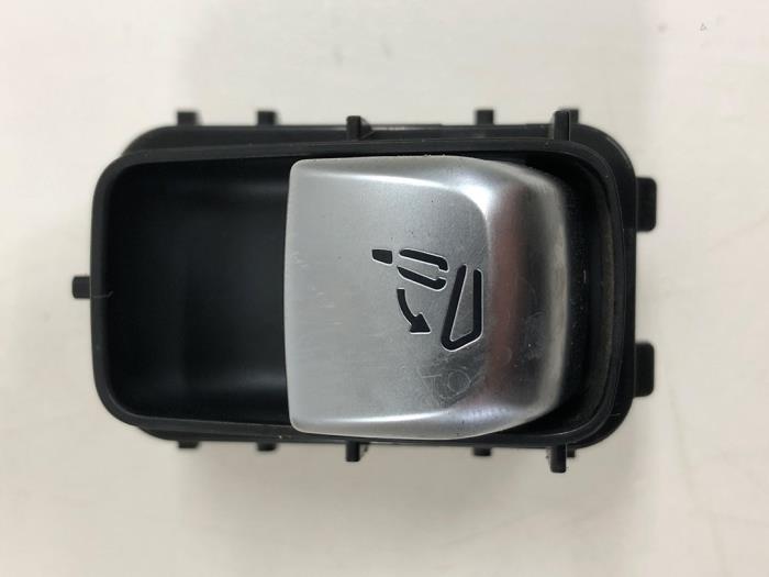 Begagnade Brytare, eldrivet säte Mercedes GLC Coupe (C253) 3.0 350d V6 24V 4-Matic Pris € 30,45 Marginaltabell erbjuds av Wessel Parts & Service B.V.