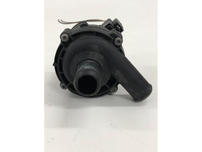 Usagé Pompe à eau Mercedes GLC Coupe (C253) 3.0 350d V6 24V 4-Matic Prix € 36,75 Règlement à la marge proposé par Wessel Parts & Service B.V.