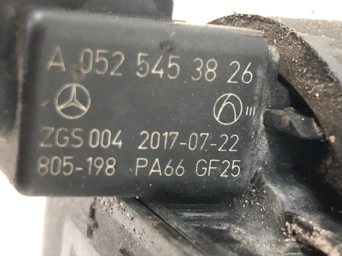 Używane Pompa wodna Mercedes S (222.0/222.1) 3.0 S-400d 4-Matic Cena € 30,45 Procedura marży oferowane przez Wessel Parts & Service B.V.
