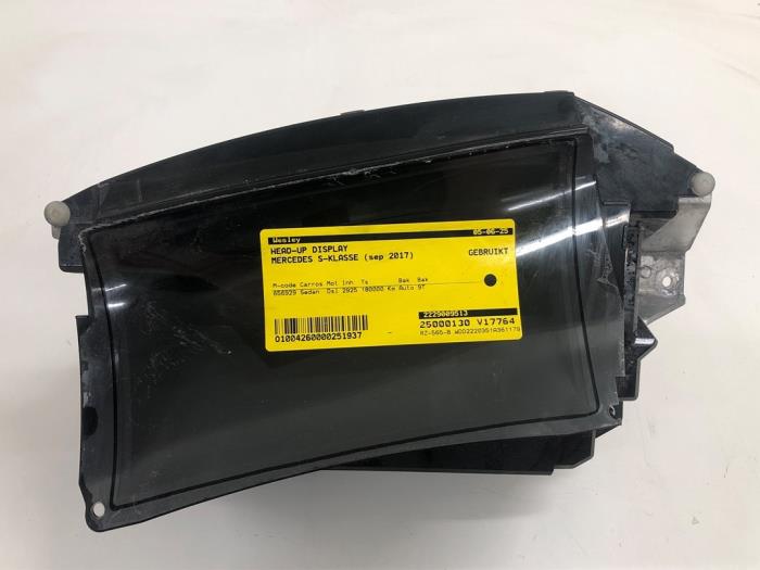 Gebrauchte Frontscheibenanzeige Mercedes S (222.0/222.1) 3.0 S-400d 4-Matic Preis € 681,45 Margenregelung angeboten von Wessel Parts & Service B.V.