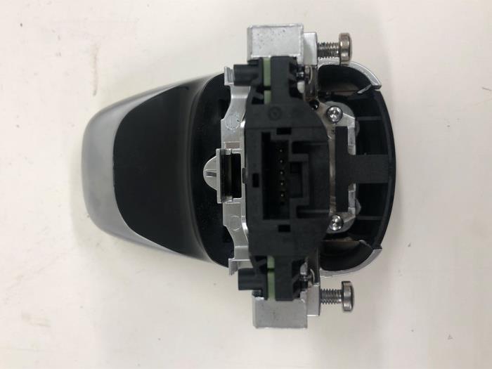 Usagé Commande ordinateur de bord Mercedes S (222.0/222.1) 3.0 S-400d 4-Matic Prix € 131,25 Règlement à la marge proposé par Wessel Parts & Service B.V.
