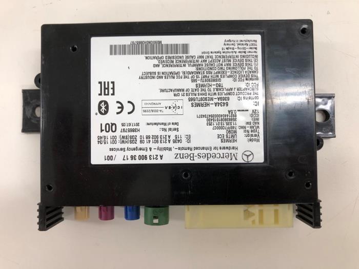 Używane Modul Bluetooth Mercedes S (222.0/222.1) 3.0 S-400d 4-Matic Cena € 40,95 Procedura marży oferowane przez Wessel Parts & Service B.V.