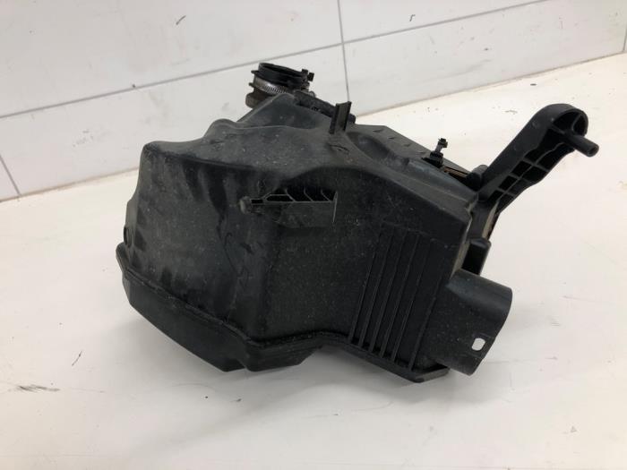 Begagnade Luftfilterhus Renault Twingo III (AH) 1.0 SCe 75 12V Pris € 40,95 Marginaltabell erbjuds av Wessel Parts & Service B.V.