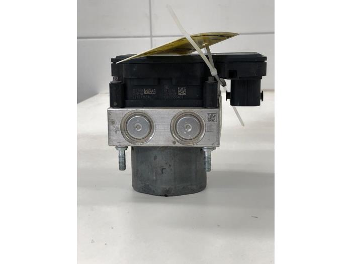 Begagnade ABS-pump Renault Twingo III (AH) 1.0 SCe 75 12V Pris € 131,25 Marginaltabell erbjuds av Wessel Parts & Service B.V.