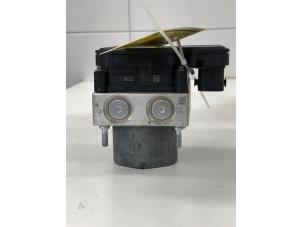 Begagnade ABS-pump Renault Twingo III (AH) 1.0 SCe 75 12V Pris € 125,00 Marginaltabell erbjuds av Autobedrijf G.H. Wessel B.V.