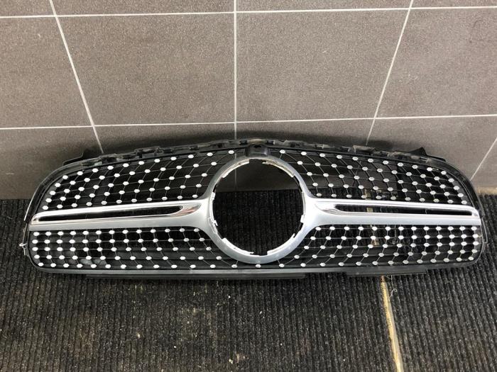 Używane Grill Mercedes GLC Coupe (C253) 3.0 350d V6 24V 4-Matic Cena na żądanie oferowane przez Wessel Parts & Service B.V.