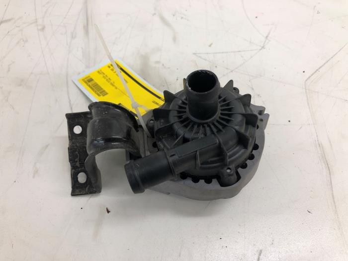 Usagé Pompe à eau Volkswagen ID.3 (E11/E12) 58 kWh Prix € 82,95 Règlement à la marge proposé par Wessel Parts & Service B.V.