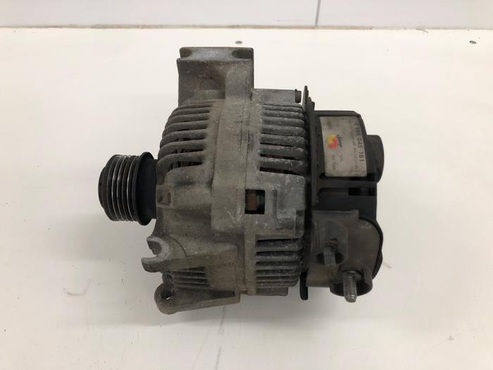 Gebrauchte Dynamo Mercedes A (W168) 1.6 A-160 Preis € 82,95 Margenregelung angeboten von Wessel Parts & Service B.V.