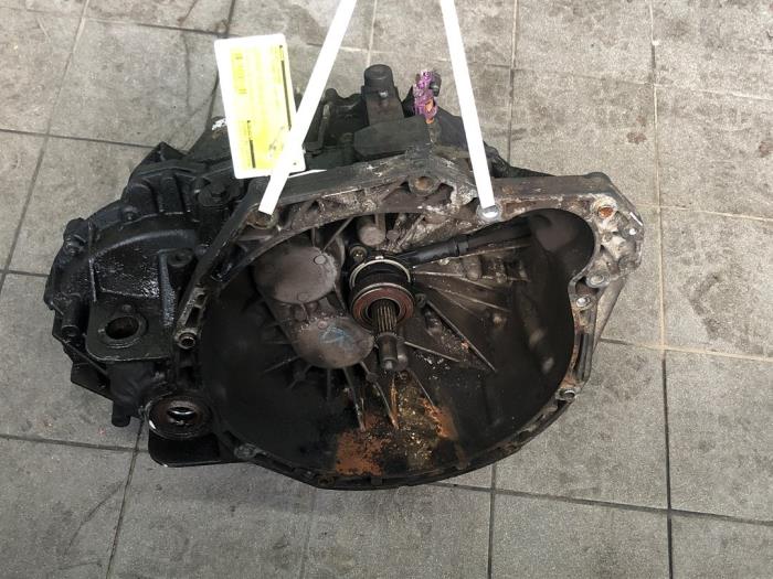 Gebrauchte Getriebe Opel Vivaro 2.5 CDTI 16V Preis auf Anfrage angeboten von Wessel Parts & Service B.V.