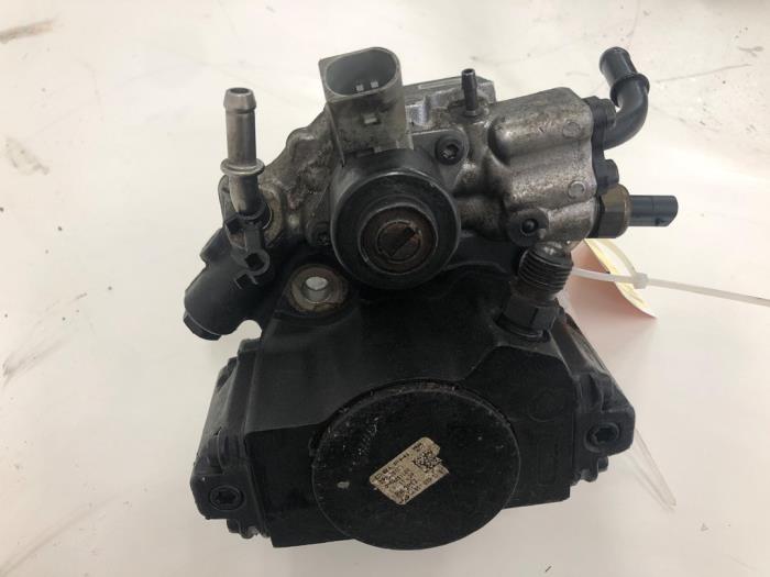 Used Diesel pump Mercedes C Estate (S204) 2.2 C-200 CDI 16V . Price € 131,25 Margin scheme offered by Wessel Parts & Service B.V.