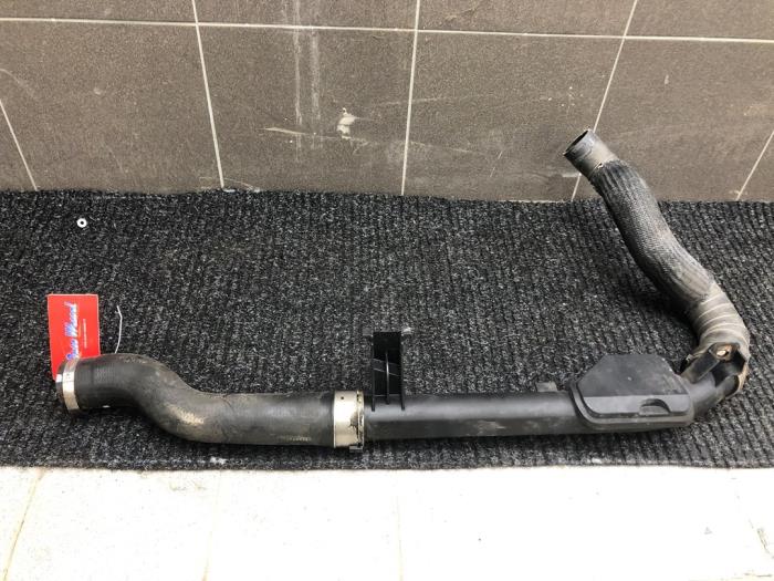 Usagé Tube intercooler Opel Astra L (F3/FB/FM/FP) 1.6 Plug-in Hybrid Turbo 16V Prix € 103,95 Règlement à la marge proposé par Wessel Parts & Service B.V.