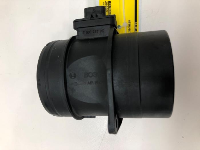 Usagé Débitmètre Audi A4 Avant (B8) 2.0 TDI 16V Prix € 36,75 Règlement à la marge proposé par Wessel Parts & Service B.V.