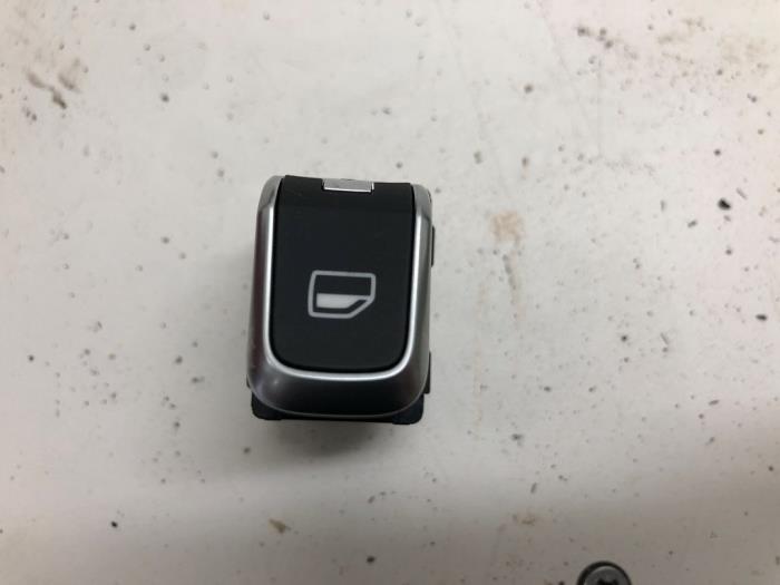 Usados Interruptor de ventanilla eléctrica Audi TTS (FV3/FVP) Precio € 26,25 Norma de margen ofrecido por Wessel Parts & Service B.V.