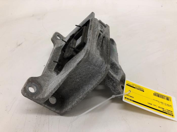Engine mount from a Renault Master III (EV/HV/UV/VA/VB/VD/VF/VG/VJ) 2.3 Energy dCi 180 Twin Turbo 16V FWD 2020