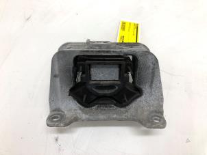 Engine mount from a Renault Master III (EV/HV/UV/VA/VB/VD/VF/VG/VJ) 2.3 Energy dCi 180 Twin Turbo 16V FWD 2020