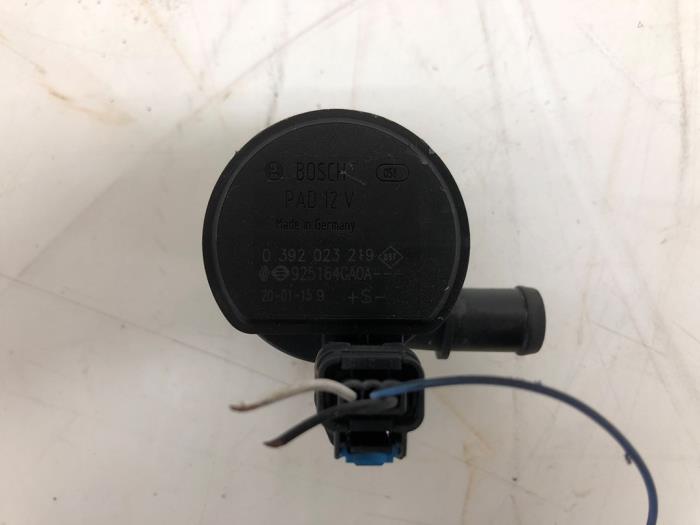 Vattenpump från en Renault Master III (EV/HV/UV/VA/VB/VD/VF/VG/VJ) 2.3 Energy dCi 180 Twin Turbo 16V FWD 2020