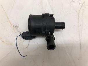 Vattenpump från en Renault Master III (EV/HV/UV/VA/VB/VD/VF/VG/VJ) 2.3 Energy dCi 180 Twin Turbo 16V FWD 2020