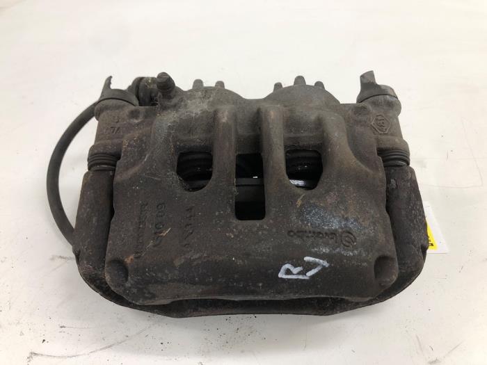 Begagnade Främre bromsok, höger Renault Master III (EV/HV/UV/VA/VB/VD/VF/VG/VJ) 2.3 Energy dCi 180 Twin Turbo 16V FWD Pris € 93,45 Marginaltabell erbjuds av Wessel Parts & Service B.V.