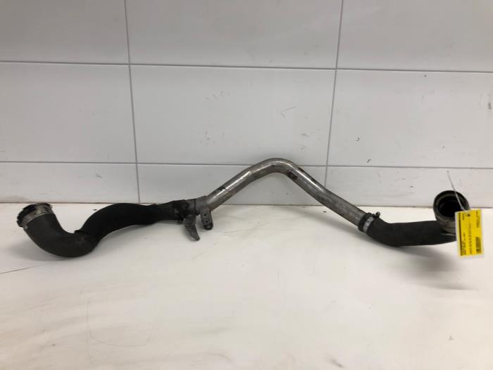 Begagnade Laddluftkylarrör Renault Master III (EV/HV/UV/VA/VB/VD/VF/VG/VJ) 2.3 Energy dCi 180 Twin Turbo 16V FWD Pris € 145,95 Marginaltabell erbjuds av Wessel Parts & Service B.V.