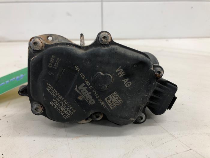 Usagé Boitier papillon Volkswagen Passat Variant (3G5) 2.0 TDI 16V 150 Prix € 51,45 Règlement à la marge proposé par Wessel Parts & Service B.V.