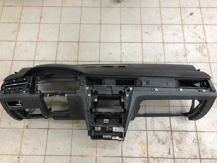 Używane Panel Volkswagen Passat Variant (3G5) 2.0 TDI 16V 150 Cena € 628,95 Procedura marży oferowane przez Wessel Parts & Service B.V.