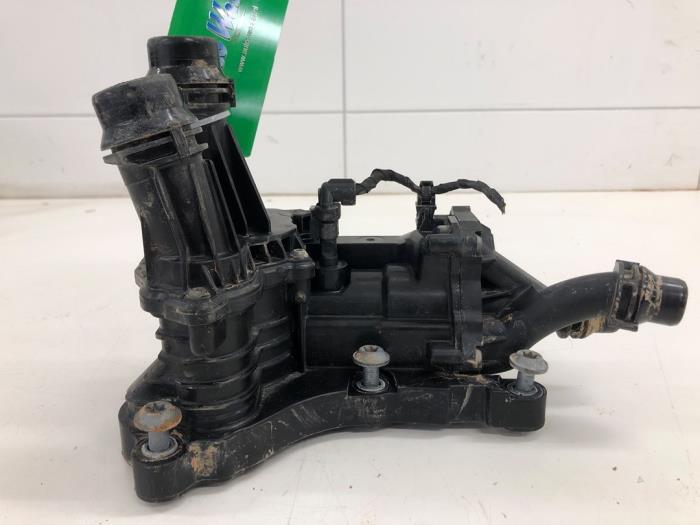 Używane Termostat Skoda Octavia Combi (NXAC) 2.0 TDI GreenTec 16V Cena € 82,95 Procedura marży oferowane przez Wessel Parts & Service B.V.
