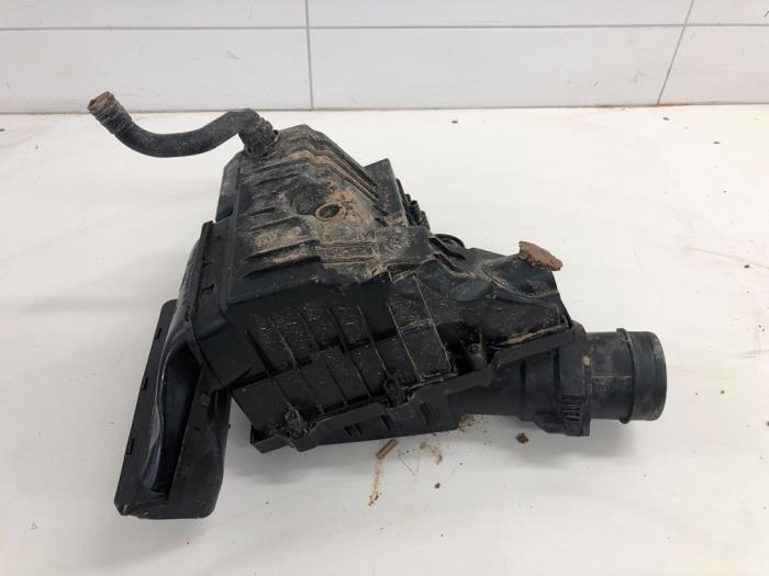 Begagnade Luftfilterhus Volkswagen Passat Variant (3G5) 2.0 TDI 16V 150 Pris € 72,45 Marginaltabell erbjuds av Wessel Parts & Service B.V.