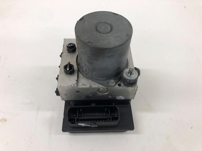 Usagé Pompe ABS Audi A4 Avant (B7) 2.0 TFSI 20V Prix € 51,45 Règlement à la marge proposé par Wessel Parts & Service B.V.