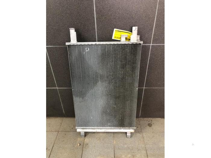 Usagé Radiateur clim Volkswagen Polo VI (AW1) 1.0 TSI 12V Prix € 72,45 Règlement à la marge proposé par Wessel Parts & Service B.V.