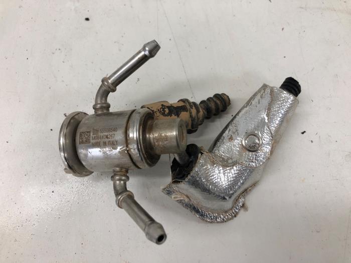 Usados Inyector Adblue Opel Insignia Grand Sport 1.5 CDTI 12V Precio € 156,45 Norma de margen ofrecido por Wessel Parts & Service B.V.