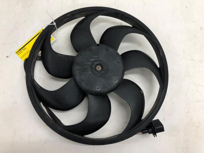 Używane Silnik wentylatora Volkswagen Polo VI (AW1) 1.0 TSI 12V Cena € 78,75 Procedura marży oferowane przez Wessel Parts & Service B.V.