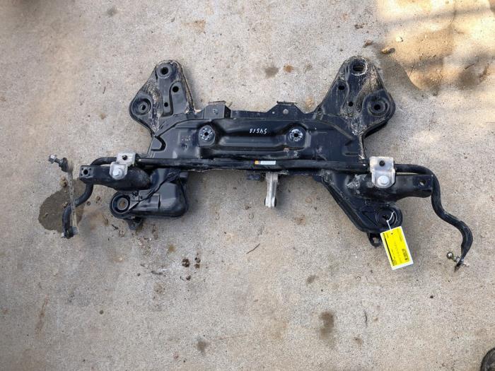 Usados Subchasis Peugeot 2008 (CU) 1.2 12V e-THP PureTech 130 Precio € 103,95 Norma de margen ofrecido por Wessel Parts & Service B.V.