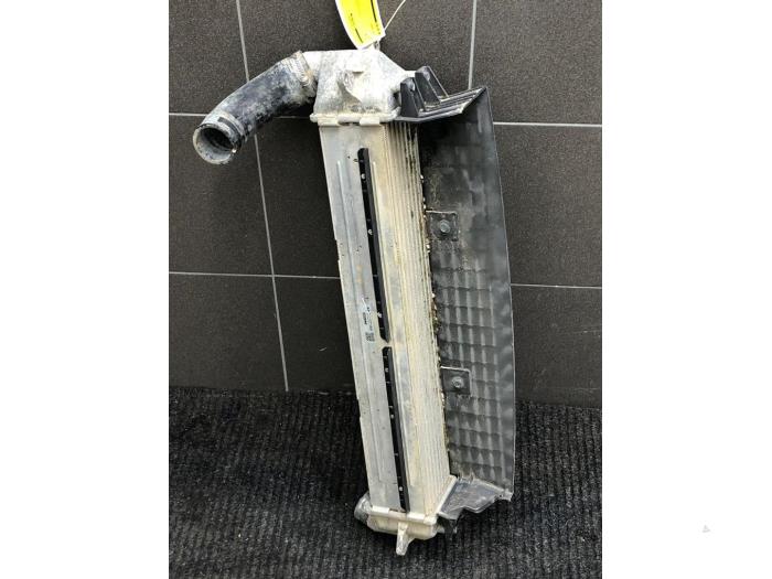 Usados Intercooler Kia Ceed (CDB5/CDBB) 1.0i T-GDi 12V Precio € 103,95 Norma de margen ofrecido por Wessel Parts & Service B.V.
